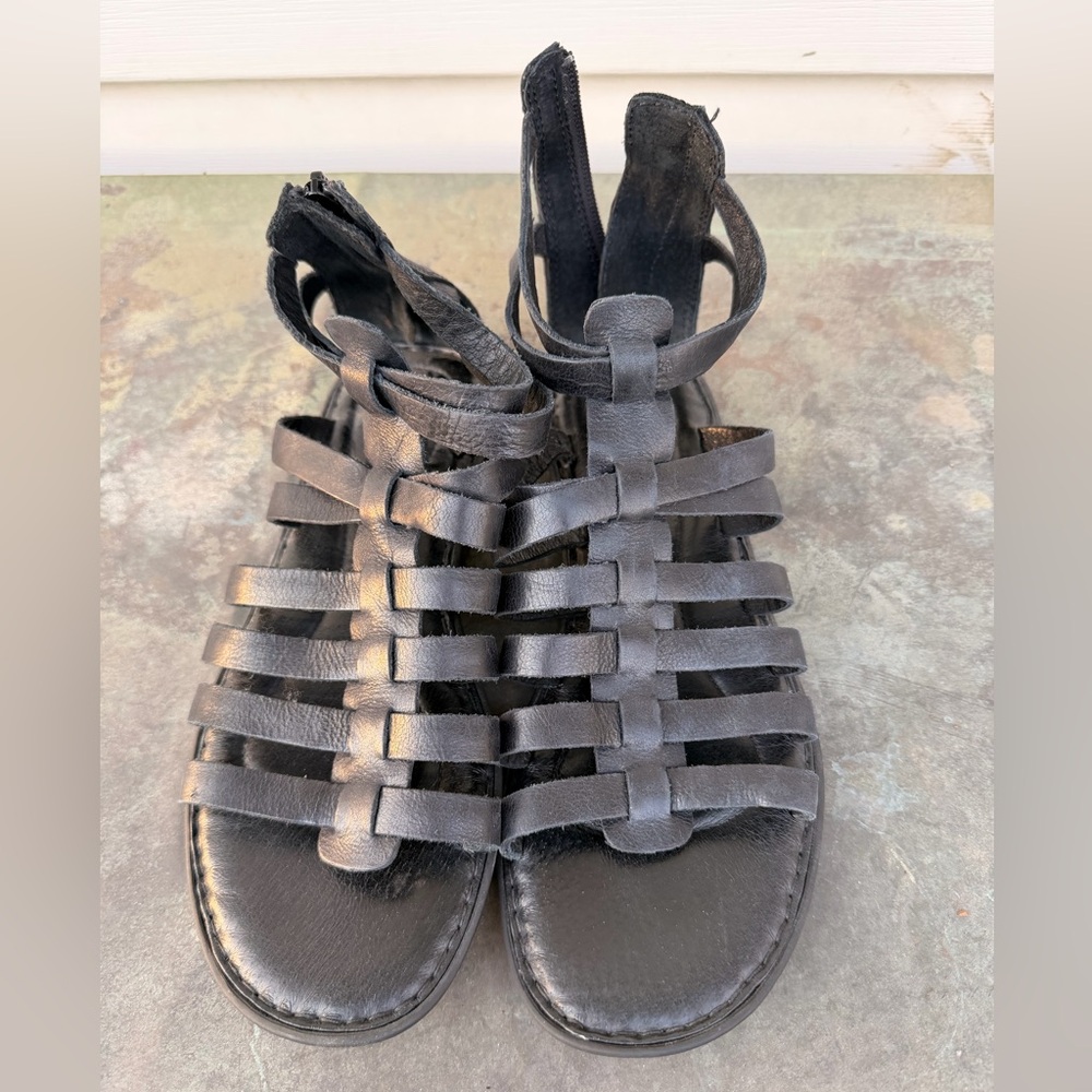 Born Black Leather Strappy Gladiator Sandals 9.5 10